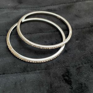 Women’s bangle with crystals all around